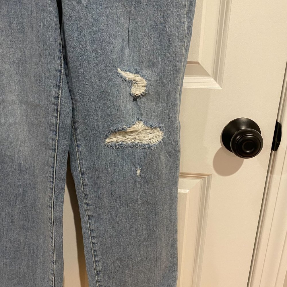 Universal Threads Distressed Vintage Straight Jean - Size 6/28R - Picture 3 of 6